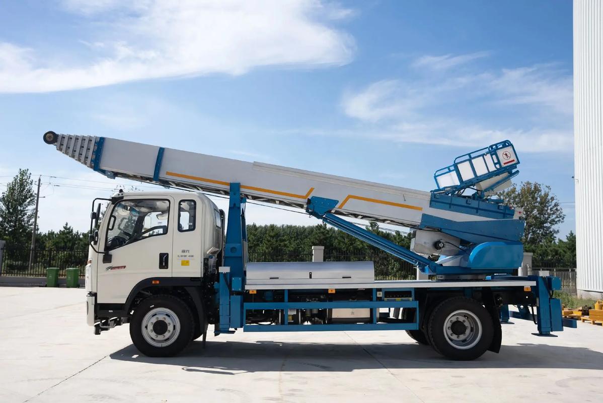 望谟云梯上料车租赁费用